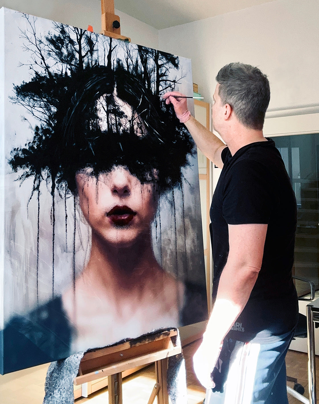 Hybrid Art – „Lost in a forest 2.0 (acrylic)“, Acryl (handbemalt) & digi. komponiert, Leinwand, 90 x 120 cm, gerahmt.
